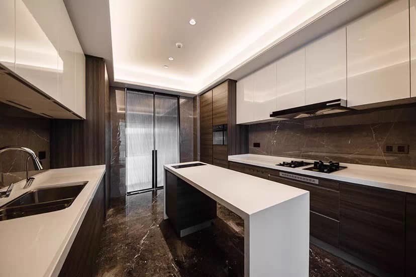 スリランカで メラミンの板とブルームハードウェアを備えた手頃な価格のモジュール式キッチンキャビネット