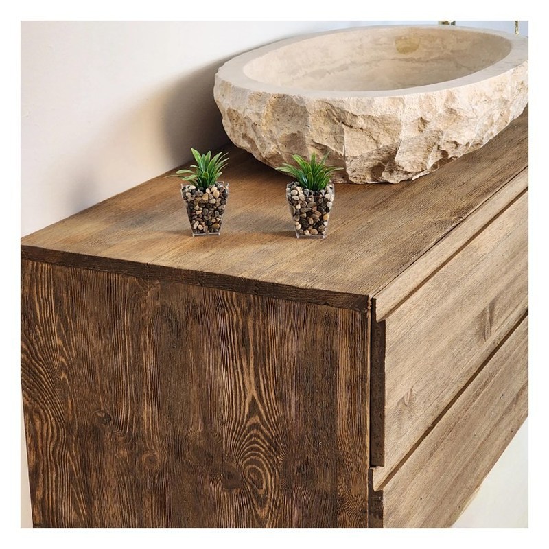 シルバーの鏡とヴィンテージスタイルのバニティ